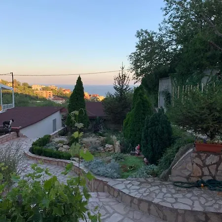 Sunray Guest House, Private & With Lovely Sea View Gæstehus Varna