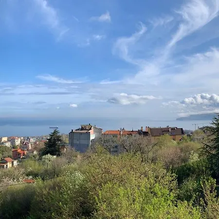 Sunray Guest House, Private & With Lovely Sea View Gæstehus Varna