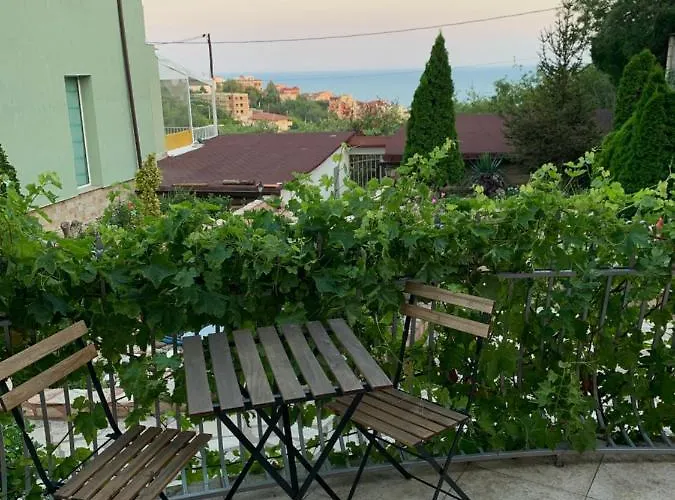 Sunray Guest House, Private & With Lovely Sea View 3*