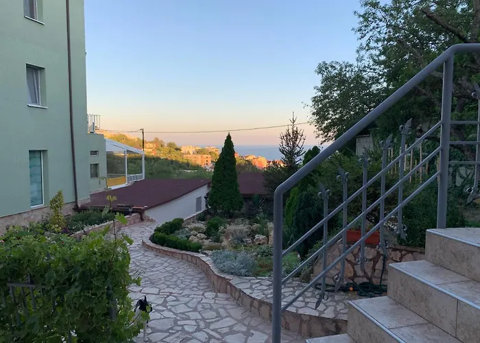 Sunray Guest House, Private & With Lovely Sea View 3*