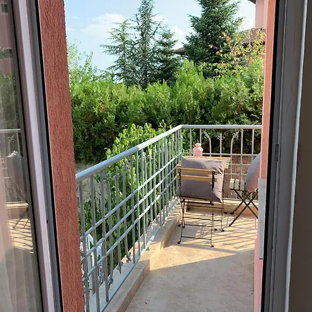 Sunray Guest House, Private & With Lovely Sea View Affittacamere