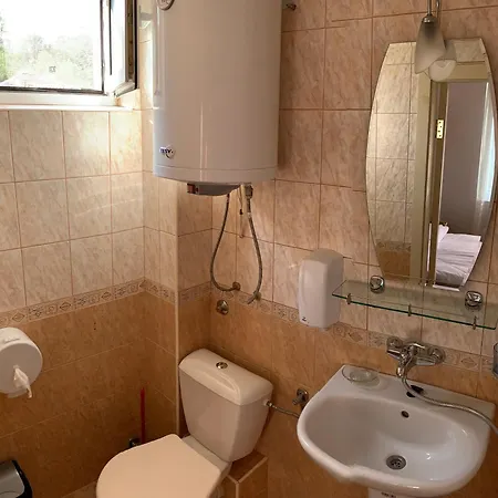 Sunray Guest House, Private & With Lovely Sea View 게스트하우스 3*
