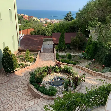 Sunray Guest House, Private & With Lovely Sea View 바르나