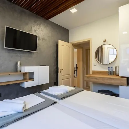 Sunray Guest House, Private & With Lovely Sea View Warna