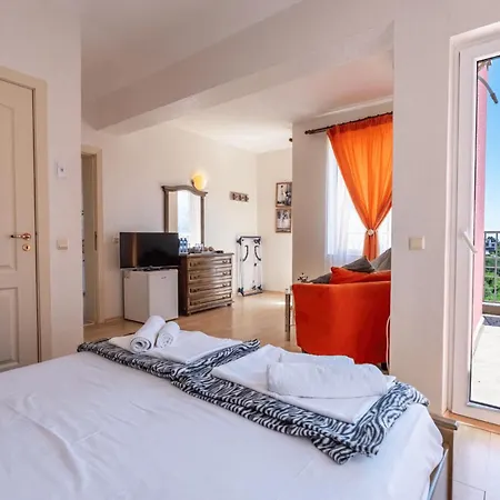 Sunray Guest House, Private & With Lovely Sea View Warna