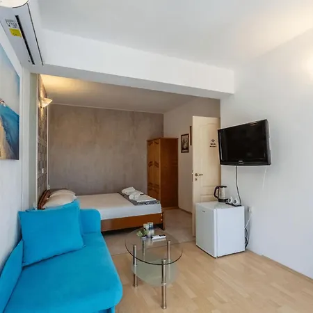 Sunray Guest House, Private & With Lovely Sea View Warna