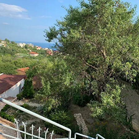 Sunray Guest House, Private & With Lovely Sea View Гостевой дом