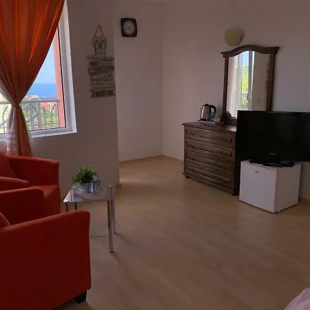 Sunray Guest House, Private & With Lovely Sea View 게스트하우스 바르나