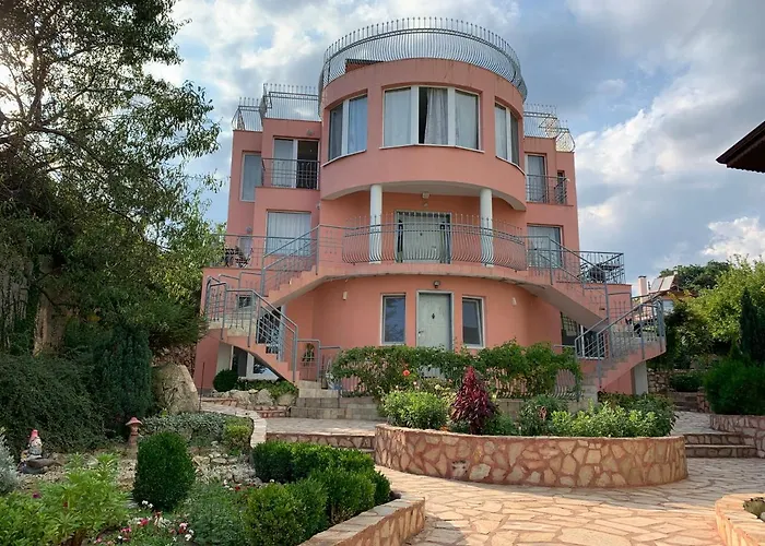 Affittacamere Sunray Guest House, Private & With Lovely Sea View 3*