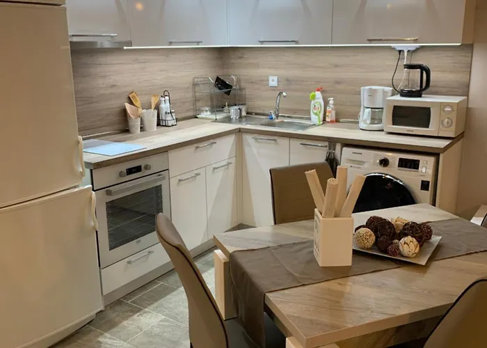 Sunray Guest House, Private & With Lovely Sea View 3*