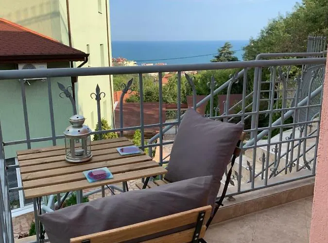 Affittacamere Sunray Guest House, Private & With Lovely Sea View Varna